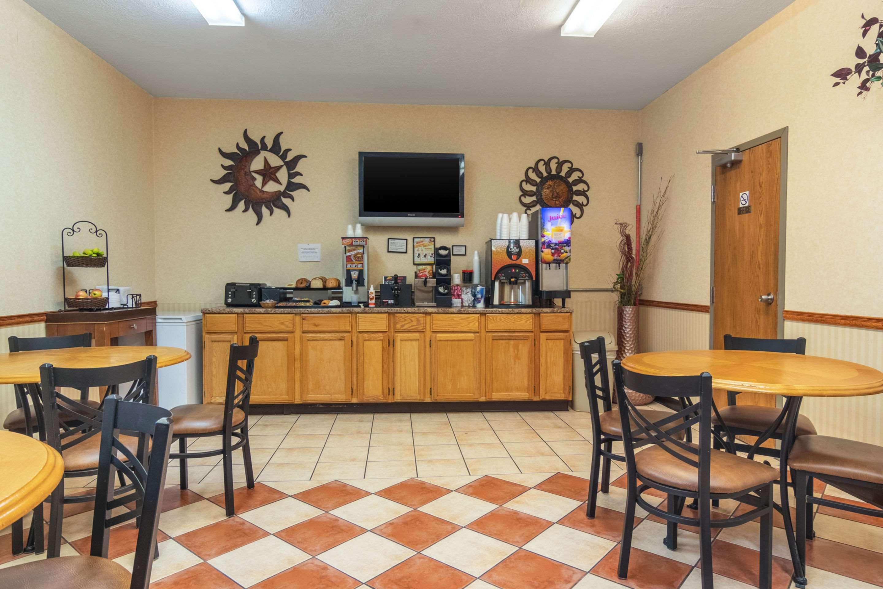 Econo Lodge Kent Exterior photo