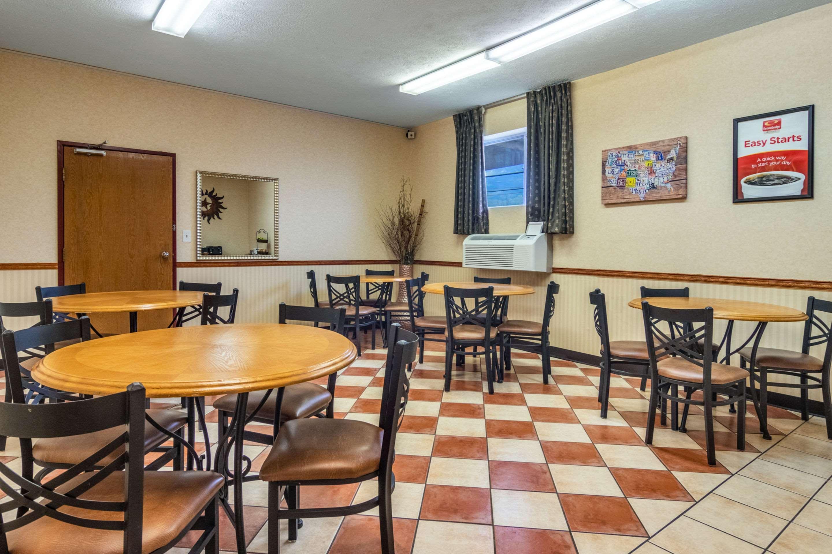 Econo Lodge Kent Exterior photo