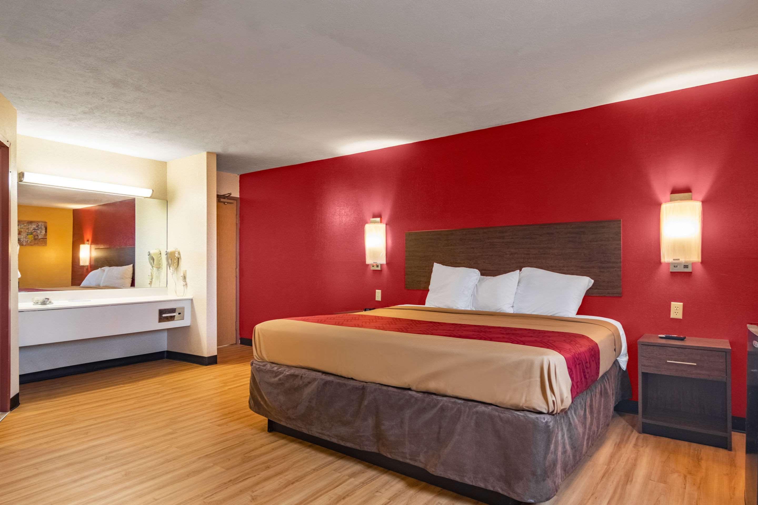 Econo Lodge Kent Exterior photo