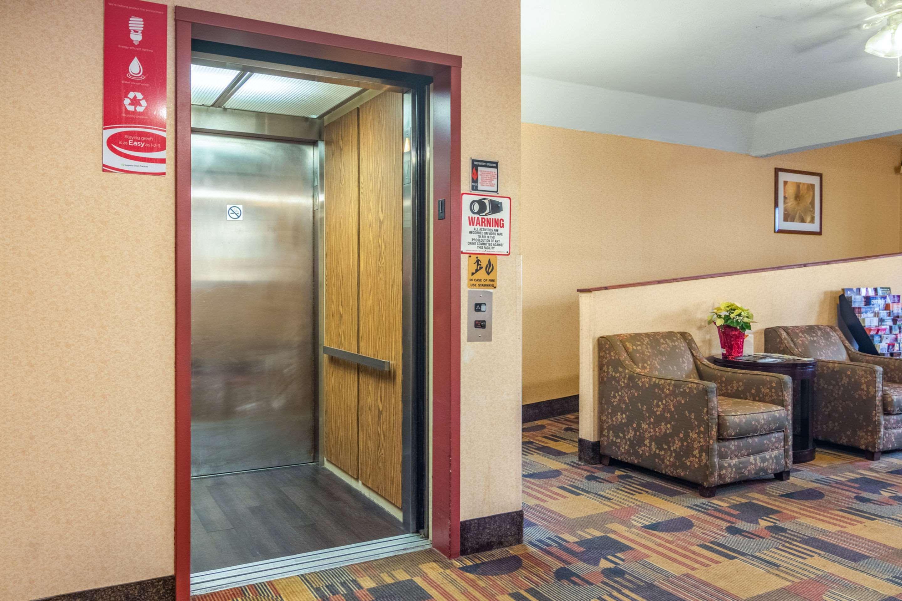 Econo Lodge Kent Exterior photo