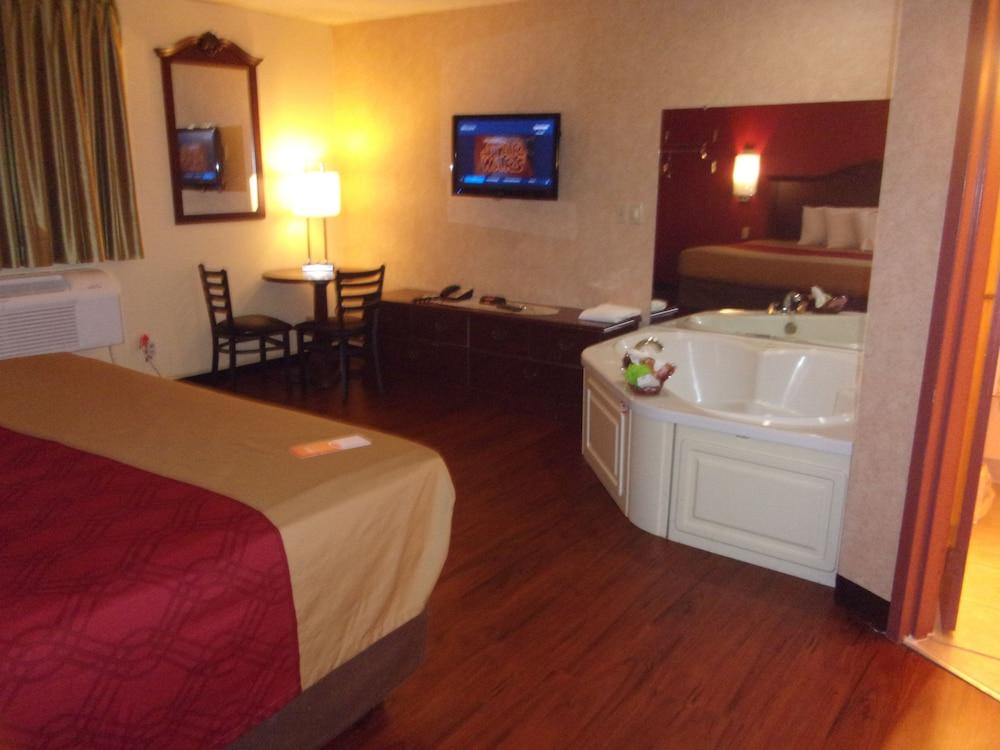 Econo Lodge Kent Exterior photo