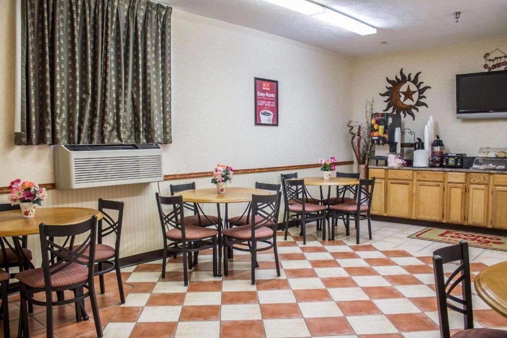 Econo Lodge Kent Exterior photo