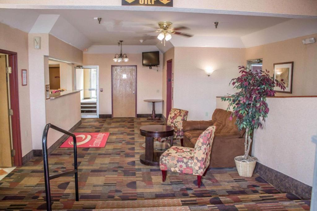 Econo Lodge Kent Exterior photo