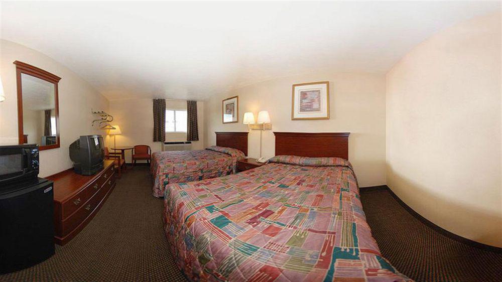 Econo Lodge Kent Exterior photo